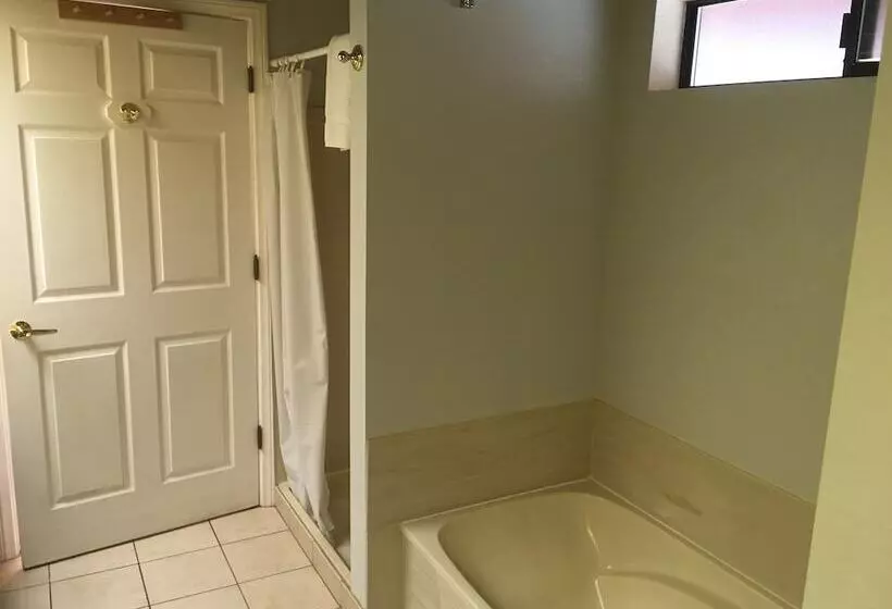 Bed and Breakfast Whispering Pines Lodge