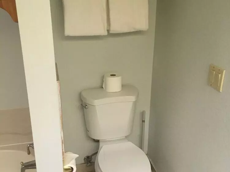 Bed and Breakfast Whispering Pines Lodge