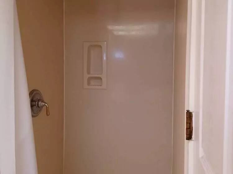 Bed and Breakfast Whispering Pines Lodge