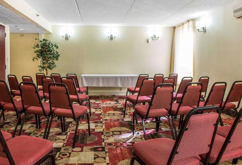 בית מלון כפרי Comfort Inn & Suites East Hartford  Hartford