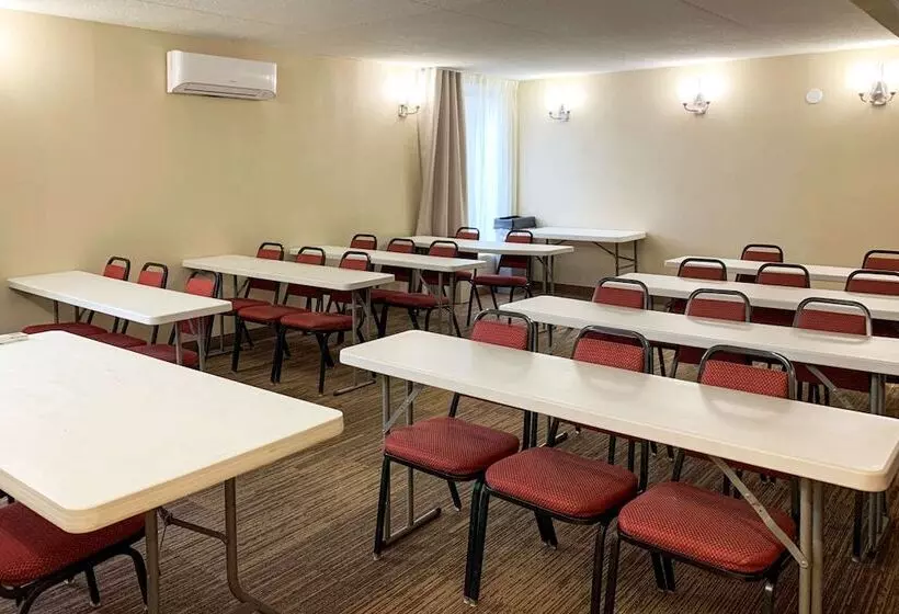 호텔 Comfort Inn & Suites East Hartford  Hartford