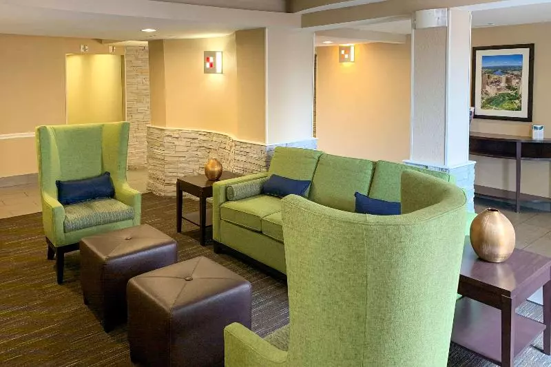 호텔 Comfort Inn & Suites East Hartford  Hartford
