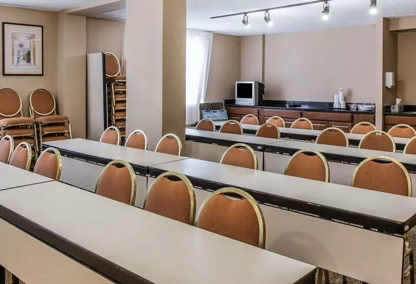 Отель Comfort Inn & Suites Lakeland North I4