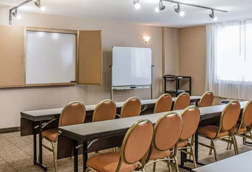 Отель Comfort Inn & Suites Lakeland North I4