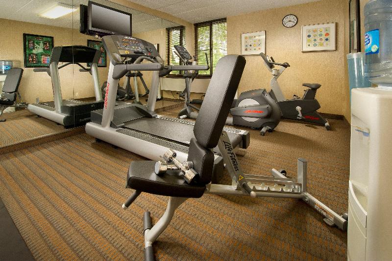 בית מלון כפרי Holiday Inn Express Fairfax Arlington Boulevard, An Ihg