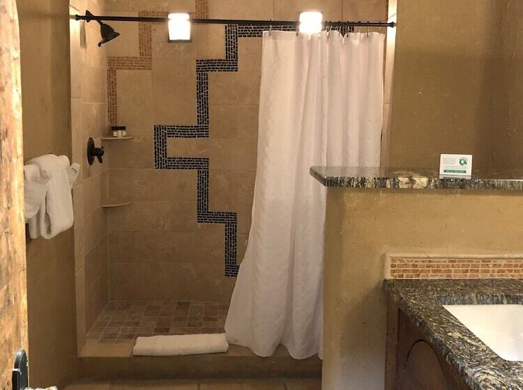 فندق Inn At Vanessie