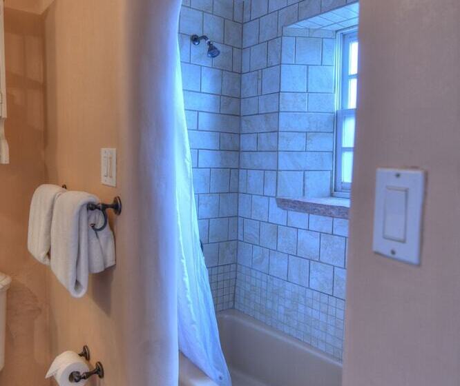 فندق Inn At Vanessie