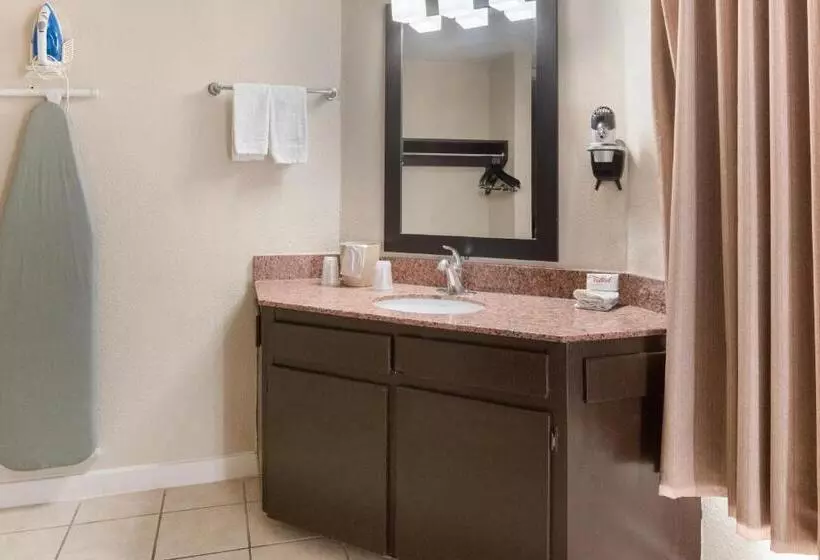 בית מלון כפרי Rodeway Inn