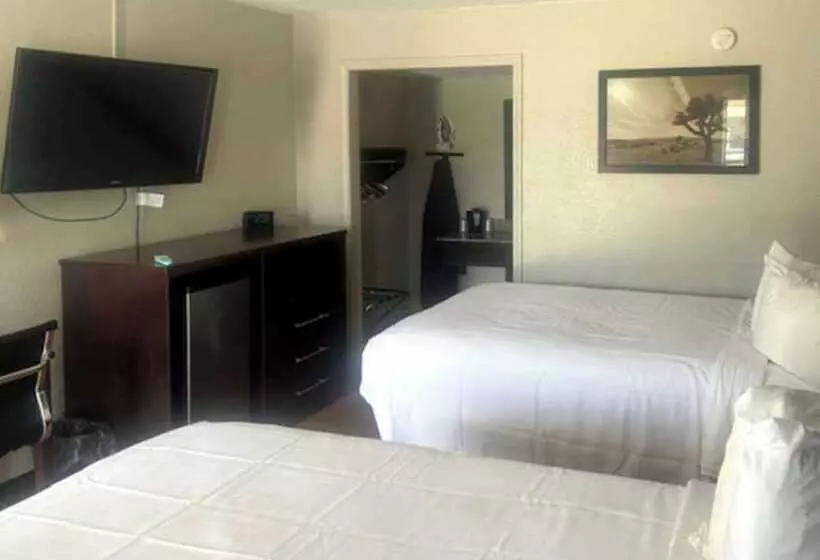 בית מלון כפרי Rodeway Inn