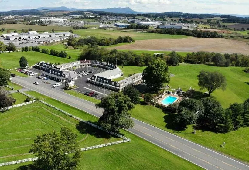 호텔 The Village Inn