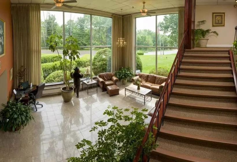 בית מלון כפרי University Inn Academic Suites