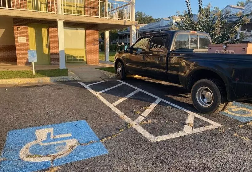 Motel 6 Sandersville, Ga