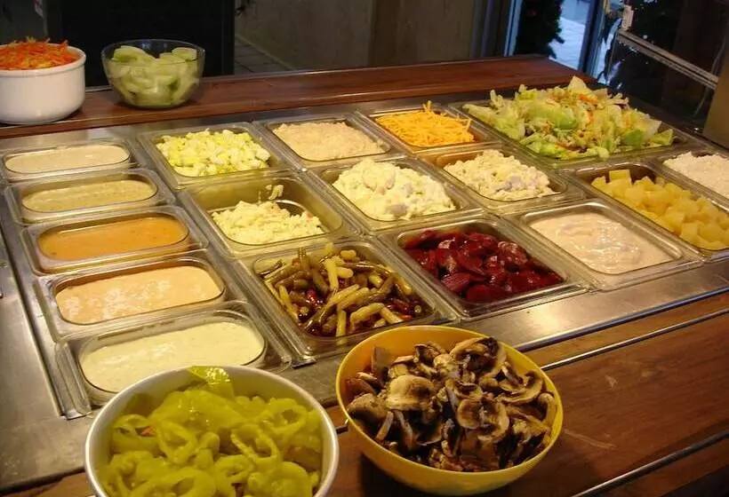 호텔 The Village Inn