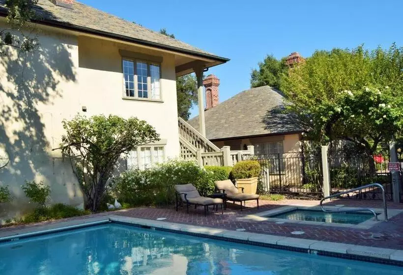 فندق Vineyard Country Inn