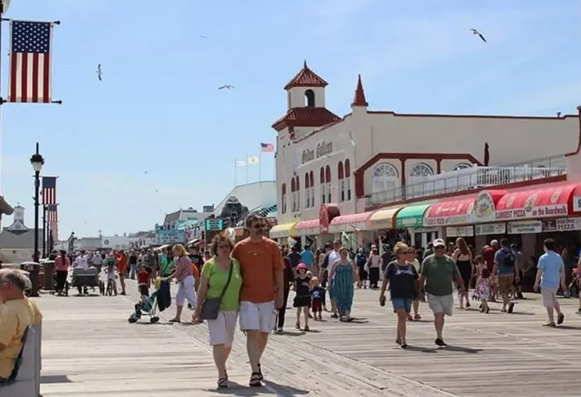 בית מלון כפרי Watson's Regency Suites