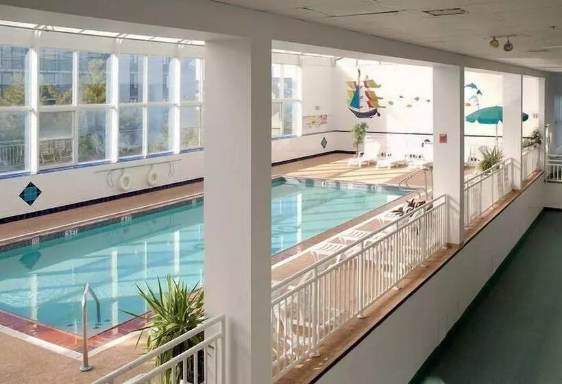 בית מלון כפרי Watson's Regency Suites