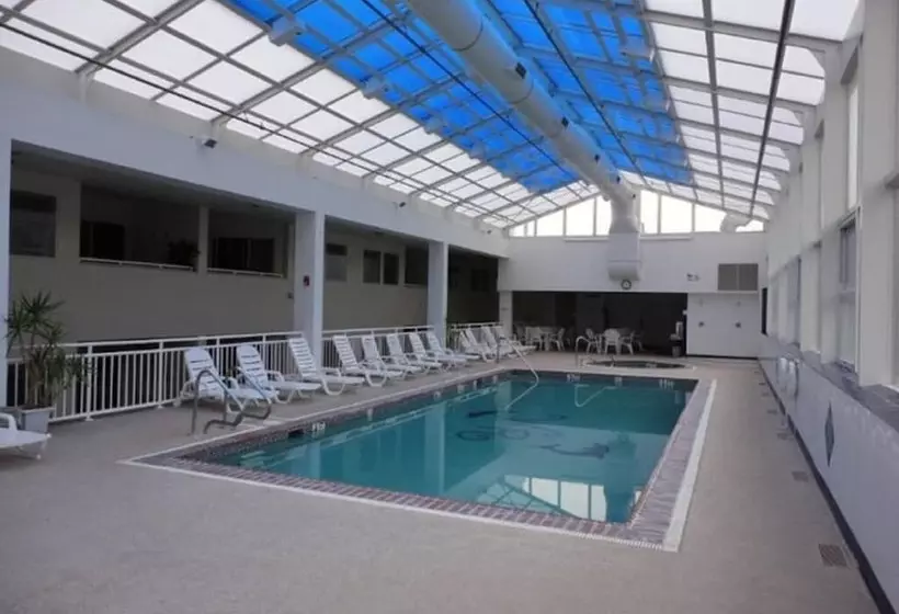 בית מלון כפרי Watson's Regency Suites