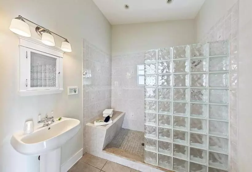 Hotelli Wicker Guesthouse