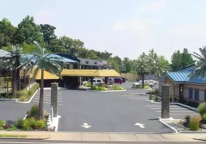 فندق Wildwood Inn Tropical Dome & Theme Suites