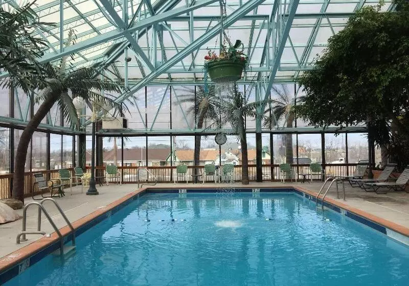 فندق Wildwood Inn Tropical Dome & Theme Suites