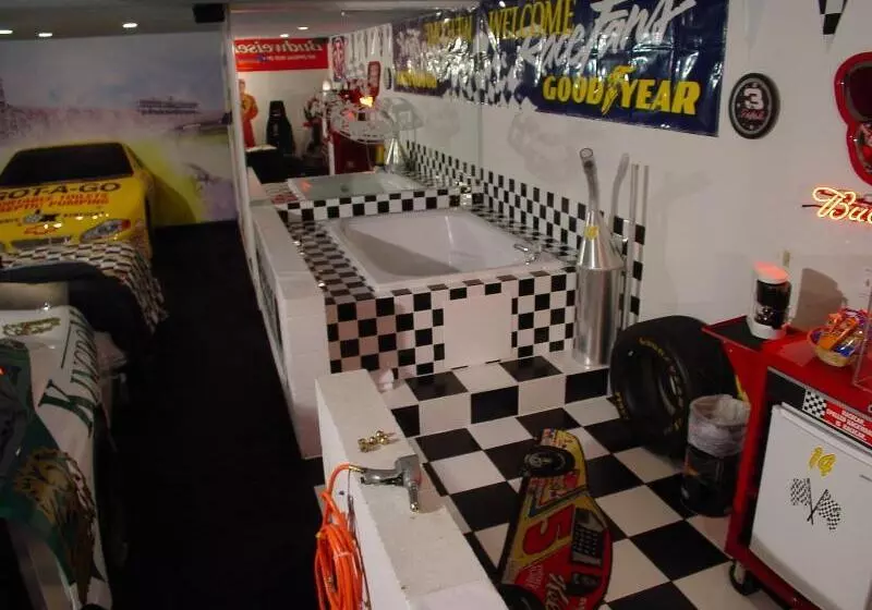 فندق Wildwood Inn Tropical Dome & Theme Suites