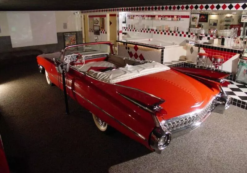 فندق Wildwood Inn Tropical Dome & Theme Suites