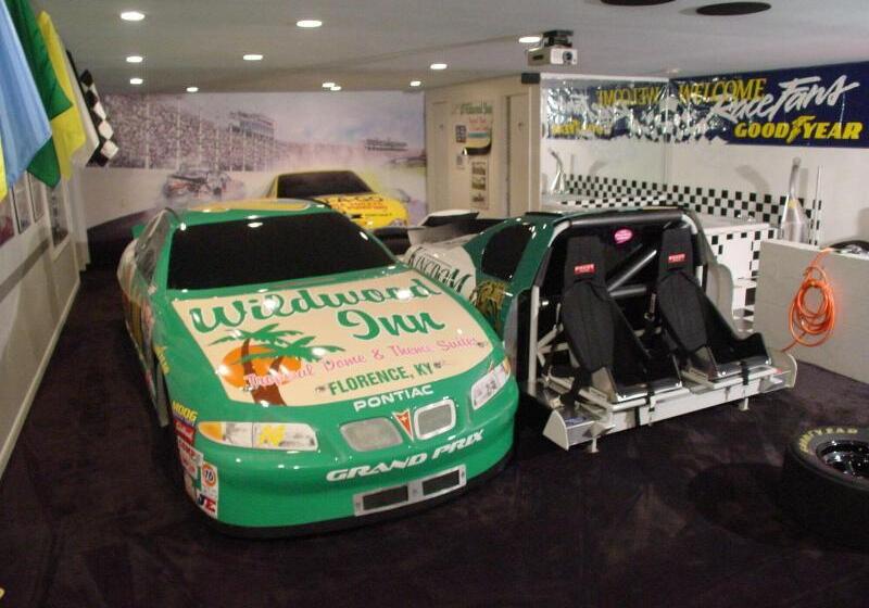 فندق Wildwood Inn Tropical Dome & Theme Suites