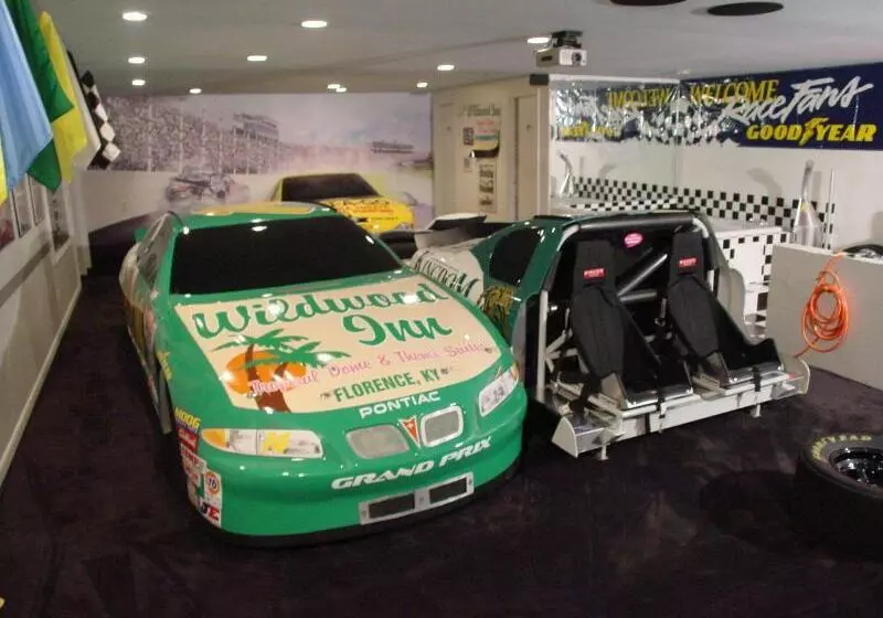 فندق Wildwood Inn Tropical Dome & Theme Suites