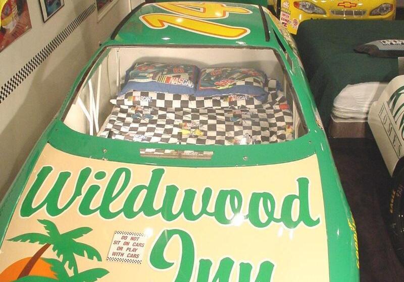 فندق Wildwood Inn Tropical Dome & Theme Suites