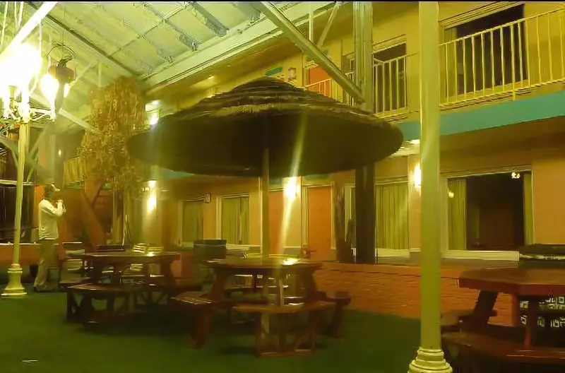 فندق Wildwood Inn Tropical Dome & Theme Suites