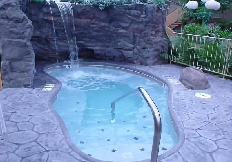 فندق Wildwood Inn Tropical Dome & Theme Suites