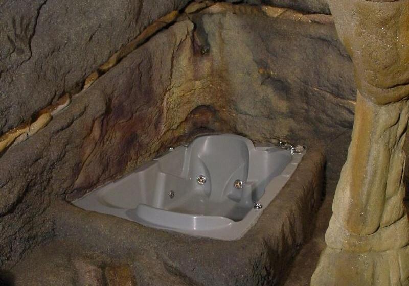 فندق Wildwood Inn Tropical Dome & Theme Suites