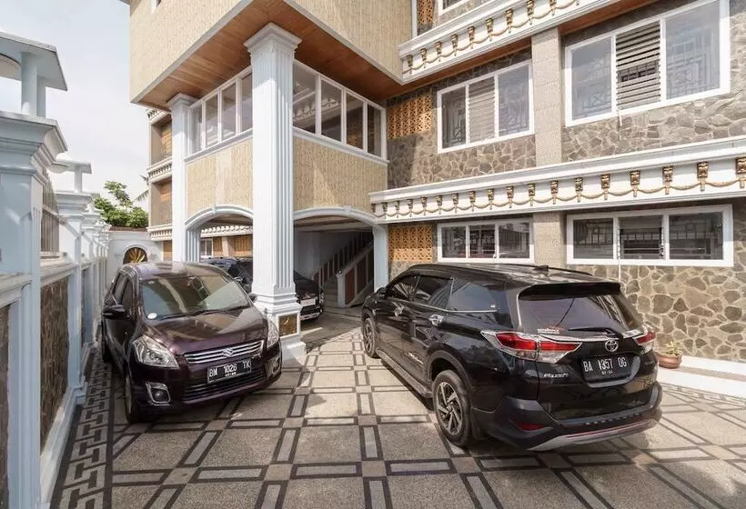 Majatalo Reddoorz Plus Syariah Near Rsup Dr. M. Djamil Padang