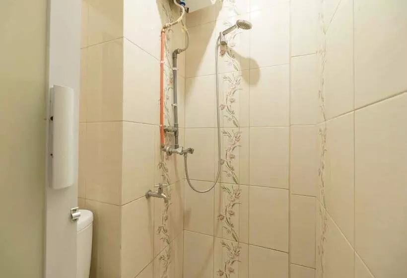 Majatalo Reddoorz Plus Syariah Near Rsup Dr. M. Djamil Padang