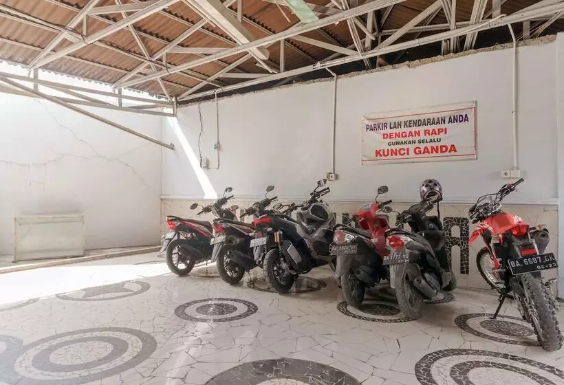 Majatalo Reddoorz Plus Syariah Near Rsup Dr. M. Djamil Padang