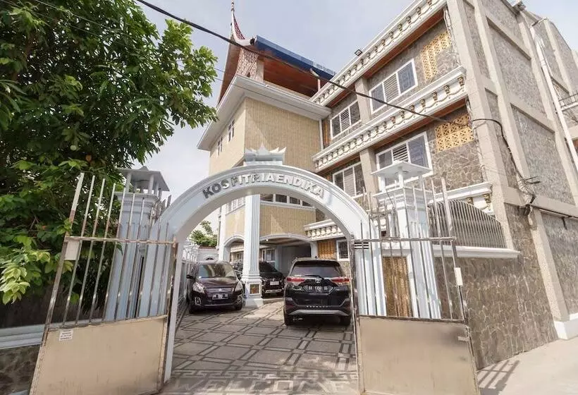 Majatalo Reddoorz Plus Syariah Near Rsup Dr. M. Djamil Padang