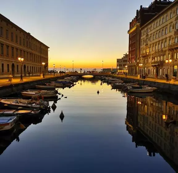 پانسیون Grab A Flat In Coroneo