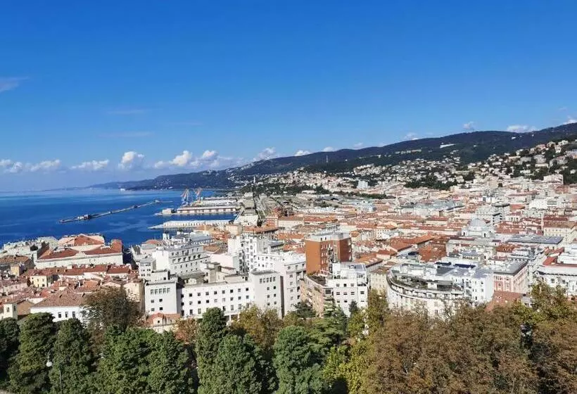پانسیون Grab A Flat In Coroneo