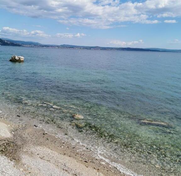 Pension Grab A Flat In Coroneo