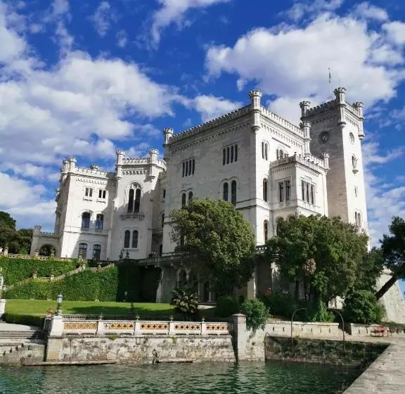 پانسیون Grab A Flat In Coroneo