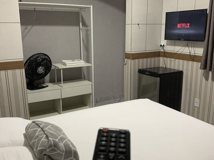 Pension Pousada Eas Suítes Internacionais 10min Gru