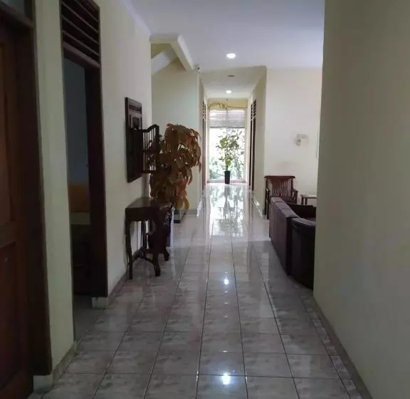 ホテル Oyo 3133 Wisma Yampi Syari Ah
