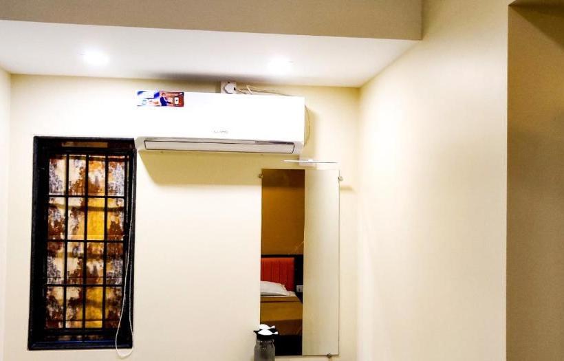 Отель White House Inn