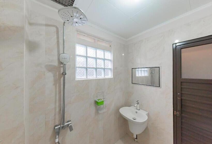 Urbanview Hotel Villa Surya Bandung