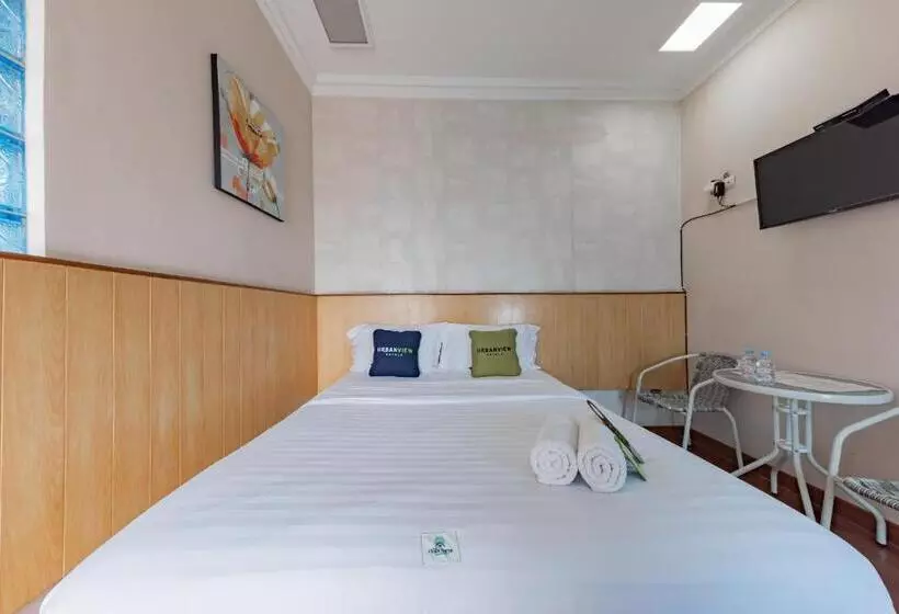 Urbanview Hotel Villa Surya Bandung