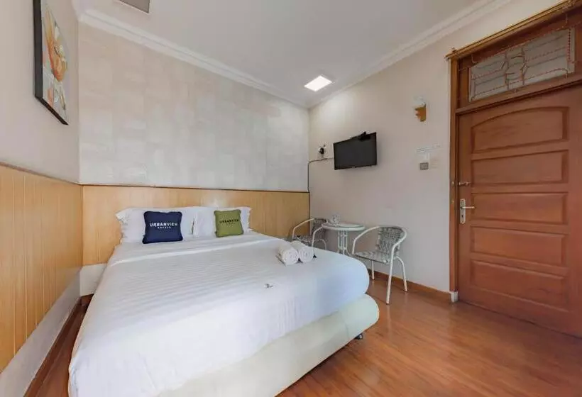 Urbanview Hotel Villa Surya Bandung