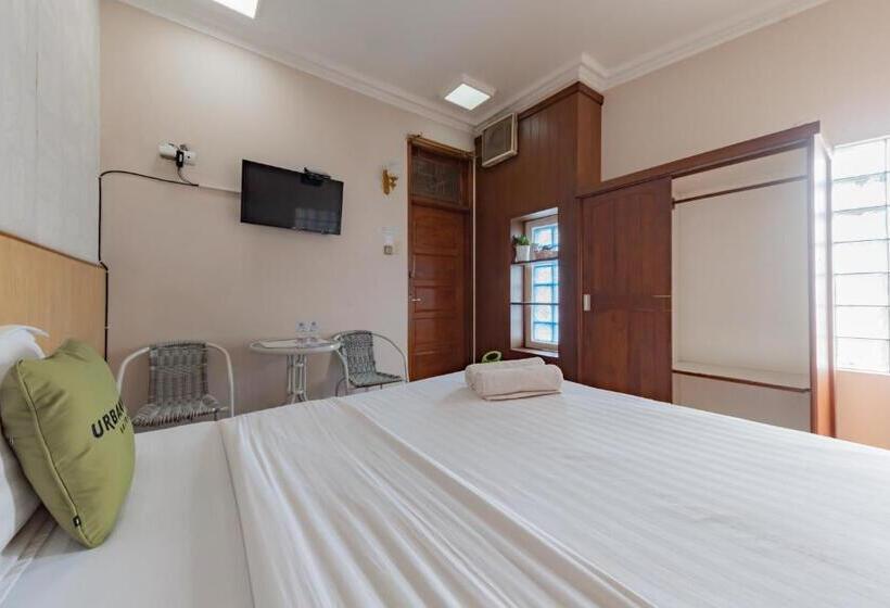 Urbanview Hotel Villa Surya Bandung