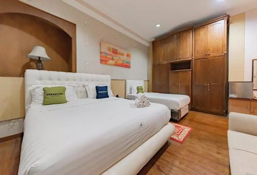 Urbanview Hotel Villa Surya Bandung
