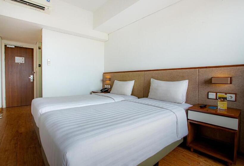 ホテル Grand Zuri Ketapang