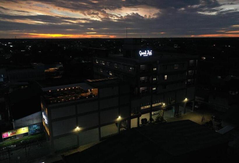 ホテル Grand Zuri Ketapang